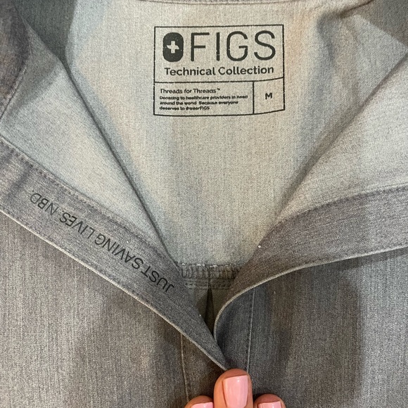 Grey Figs Top Size Medium - Picture 3 of 3